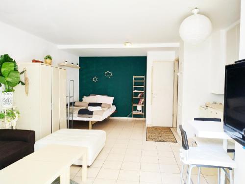 Willy Brandt-Affordable Cute Studio near the beach - image 2